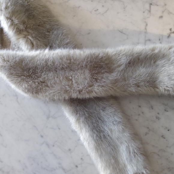 Restoration Hardware Luxe Faux Fur Scarf Grey Cream - Picture 8 of 8